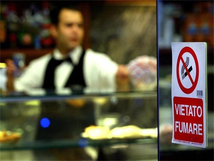 От пет години насам в абсолютно всички покрити заведения в Италия пушенето е забранено.
СНИМКА: РОЙТЕРС