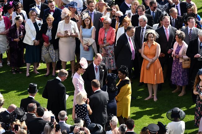 Херцозите на Кеймбридж - принц Уилям и Катрин, поздравяват гостите