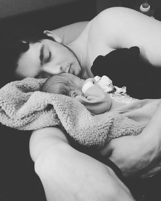 "Моментите, в които спя с моето малко новородено, са едни от най-специалните за мен."
