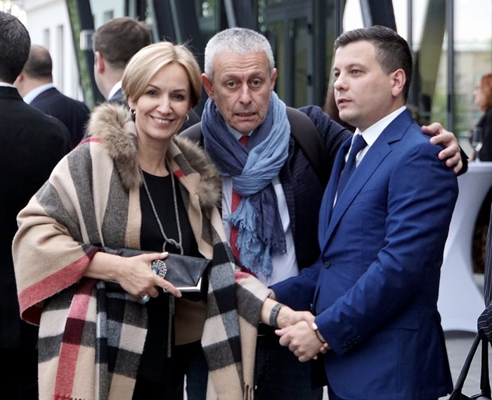 Бившият външен министър и председател на Атлантическия клуб Соломон Паси и жена му Гергана, президент на "ПанЕвропа България", също присъстваха на церемонията на списанието на Боян Томов.