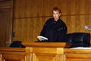 Съдия Петя Крънчева 2 часа чете сделките, чрез които съдът приема, че Валентин Димитров е изпрал парите.