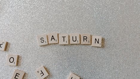 Къде е мястото на Сатурн в хороскопа, живота и отношенията? Отговорите ще намерите тук.