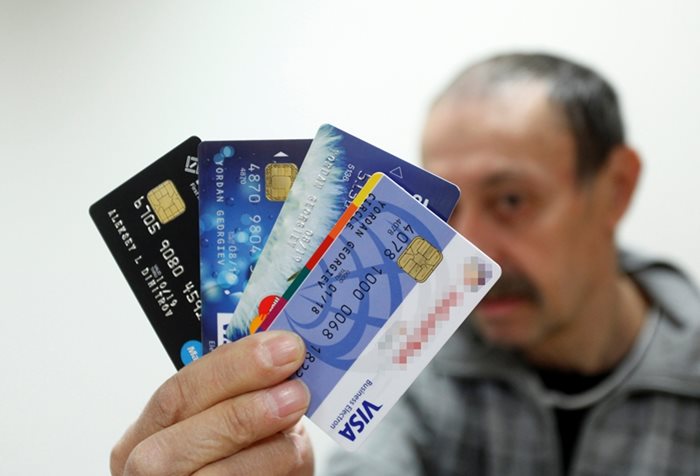 Близо 8 млн. банкови карти притежават българите.