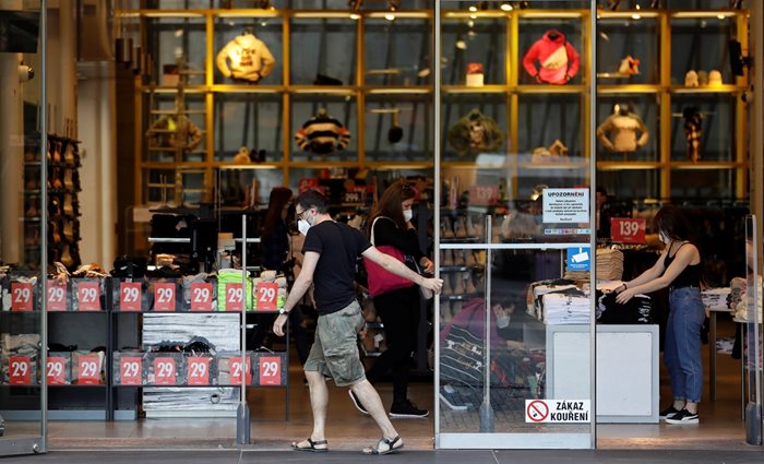Магазините в Чехия отварят отново след шестмесечно затваряне СНИМКА: РОЙТЕРС