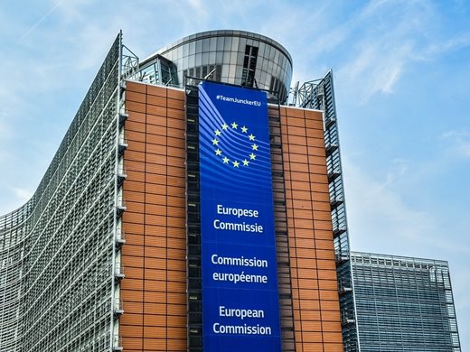 Европейската комисия намалява бюрокрацията при сливането на компании