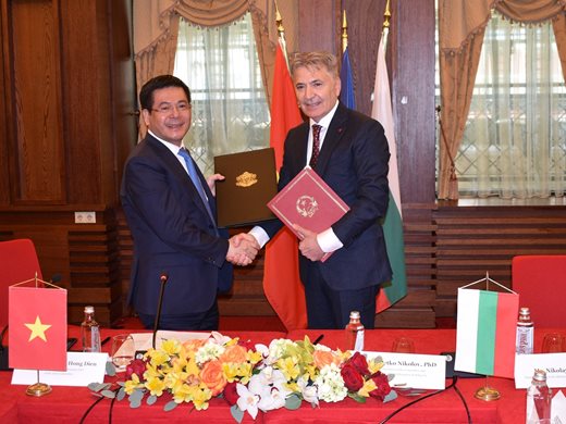 Петко Николов и министъра на индустрията на Виетнам подписаха протокол за сътрудничество