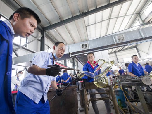 Китай стартира програма за ускорена подготовка на квалифицирана работна сила