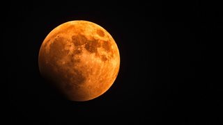 Най-мощното пълнолуние за годината идва с пълно лунно затъмнение