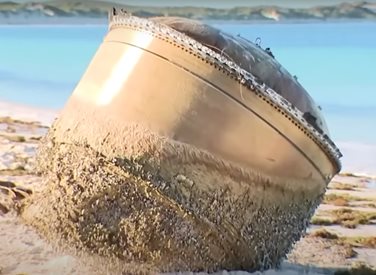 Мистериозен обект се появи на плаж в Австралия (Видео)