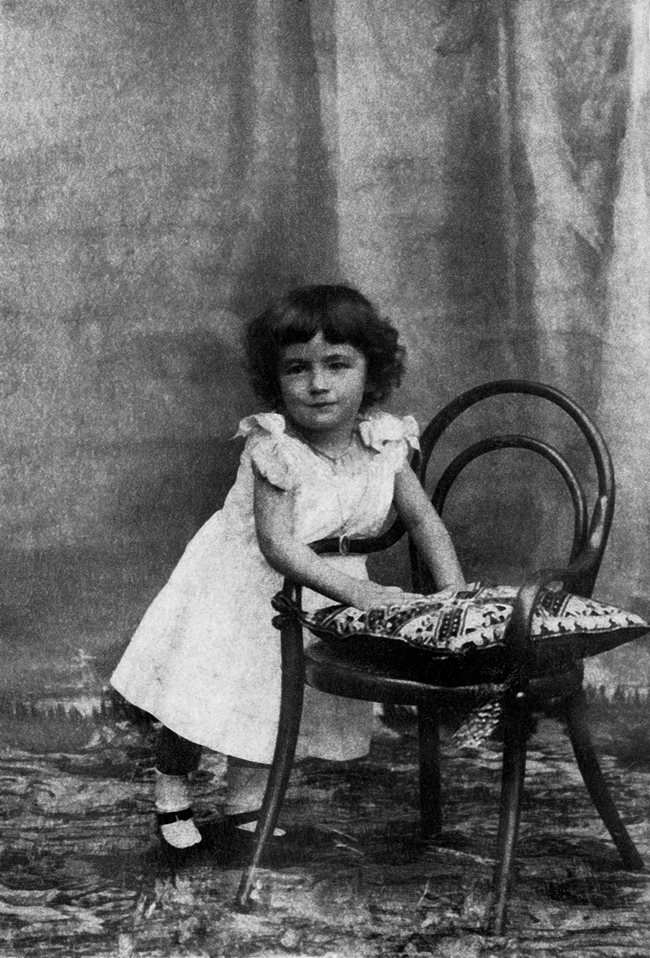 Цар Борис III като дете. Снимката е правена между 1897 и 1900 г.