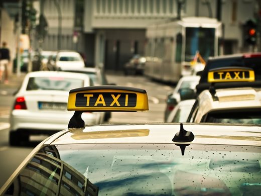 Таксиметровите шофьори в Румъния протестират срещу нелоялната конкуренция