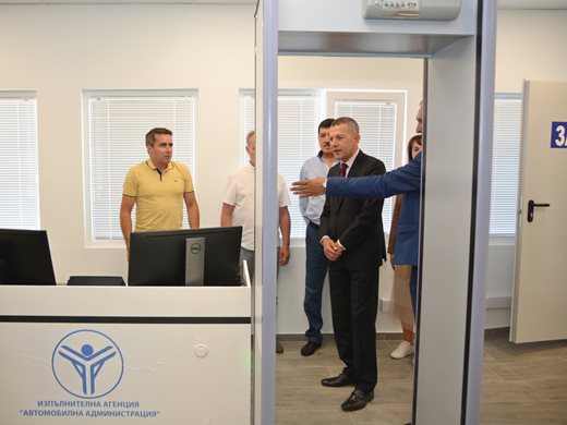 Изпитите на шофьорска книжка в София ще се провеждат в реновирана сграда
