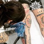 Седем калинки си татуирал годеникът на Меган Фокс
