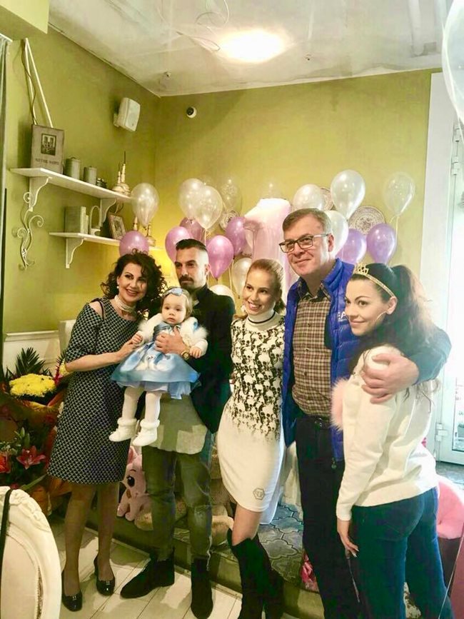 Щастливото семейство на Илиана Раева и Наско Сираков