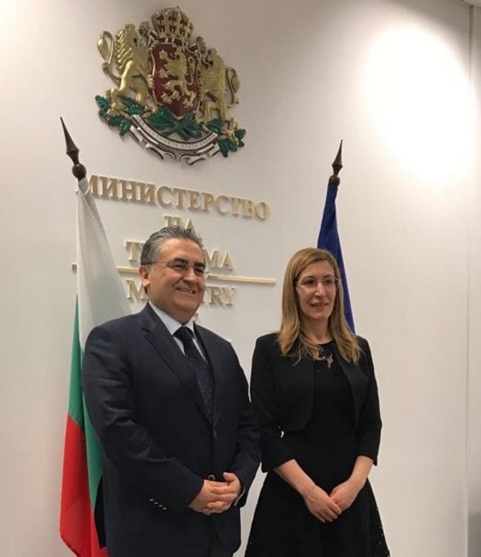 Николина Ангелкова с Хасан Улусой Снимка: Министерството на туризма.
