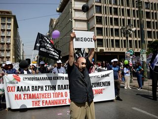 Стачка на транспорта блокира Гърция, искат по-високи заплати (Обновена, Снимки)