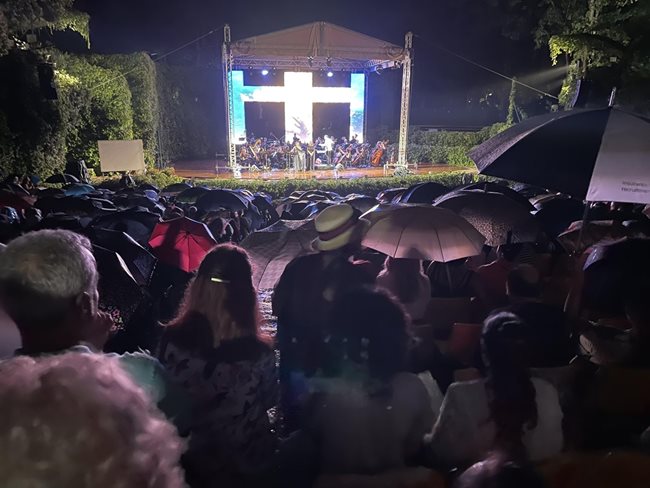 Изненадващ дъжд едва не провали дългоочакваната оперна гала с участието на Соня Йончева