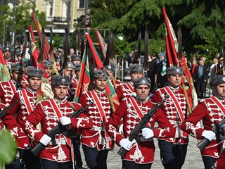 Сърбия може да вдигне 1 млн. войници, България за 2 г. не събра натовска бригада от 5000 души