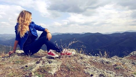 Михаела Филева на разходка в Родопите