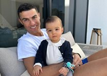 Кристиано Роналдо зарадва феновете си със снимка с дъщеря си Бела