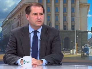 Доц. Борислав Цеков: Никой президент не си е позволявал да не покани парламентарна група на консултации