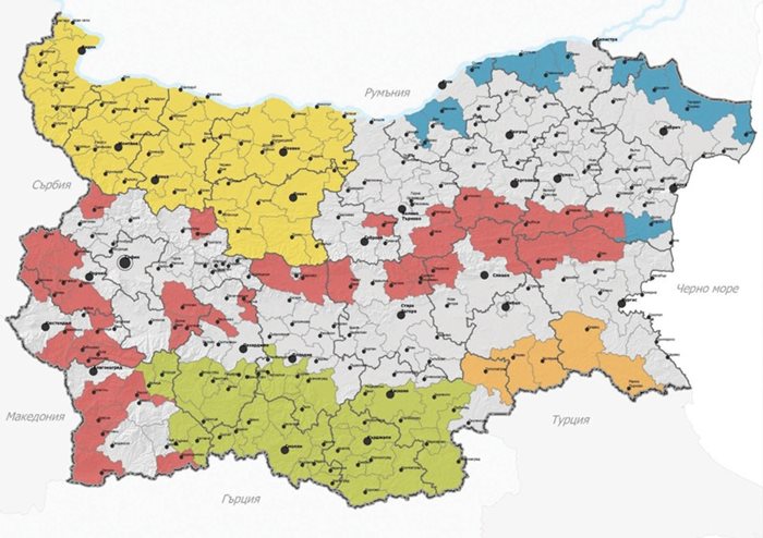 На картата в жълто са общините в Северозападния район, в зелено - в “Родопи”, в портокалово - Странджа-Сакар, в червено - слабо развитите планински райони, в синьо - слабо развитите гранични райони.