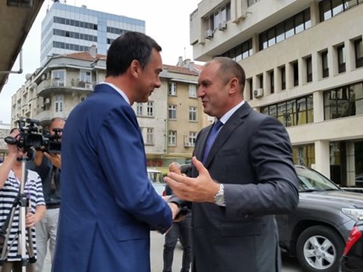 Президентът Радев и кметът Николов говорят за проекта "Супер Бургас" и карго летище
