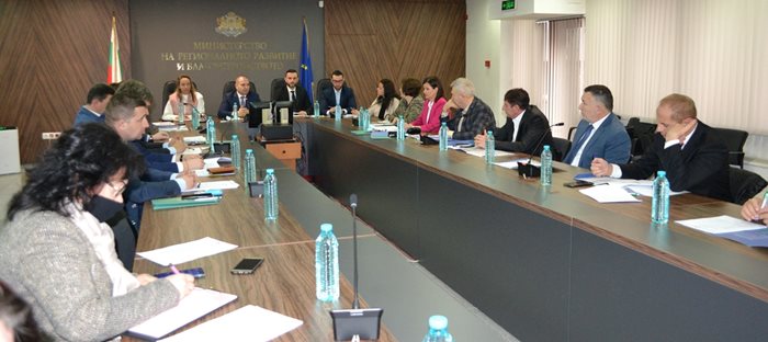 Министърът на регионалното развитие и благоустройството Гроздан Караджов се срещна с представители на Националното сдружение на общините. Снимка МРРБ