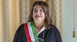 Новият кмет на Фоджа Мария Епископо родила на 14 г., после завършила 4 висши