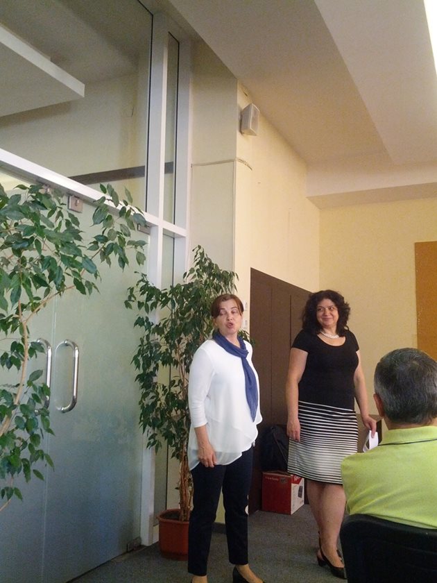 Арх. Бойка Къдрева (вляво) и арх. Жоржета Рафаилова представиха проекта за агробизнес инкубатор