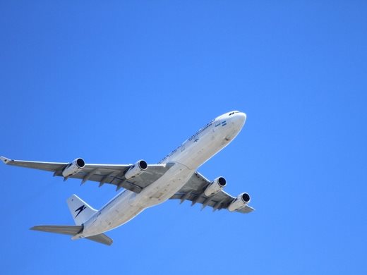 Авиокомпаниите очакват по-ниска печалба заради търговската война и по-скъпото гориво