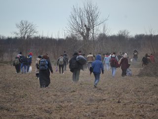 Хванаха 10 сирийци без документи в района на румънско-българската граница