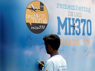 Малайзия дава $ 70 млн. за откриването на изчезналия преди 11 г. полет MH370