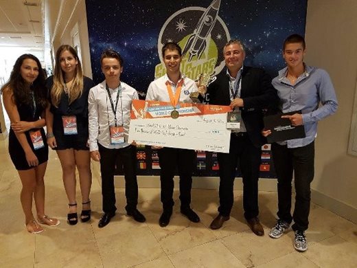 Ученик от Бургас спечели световно състезание на „Майкрософт“