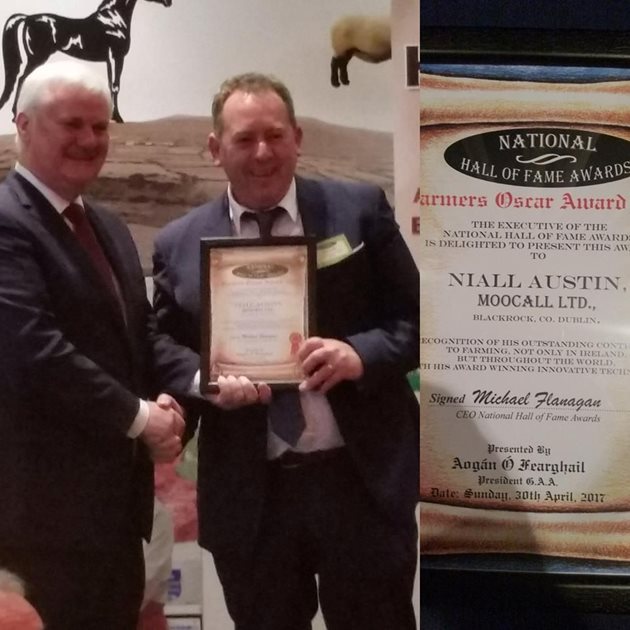 През април 2017 г. Нийл Остин получи златен медал на иновативната IT-технология Moocall по време на раздаването на фермерските оскари в Ирландия