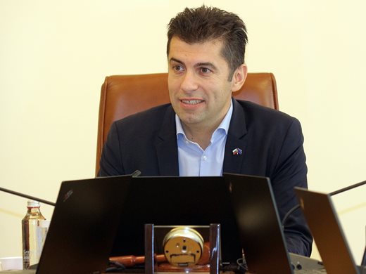 Кирил Петков е „за“ решение на парламента да се плати 50% за старите ремонти, но при пълен контрол