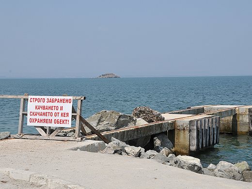 Няма да събарят кея на Доган в "Росенец". Засега