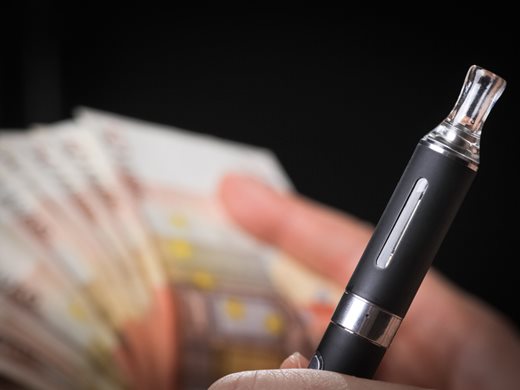 Икономисти: Справянето с пушенето минава през по-ниски данъци за бездимните алтернативи