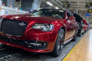 Това е последният седан Chrysler 300C от специалната финална серия. СНИМКА: STELLANTIS NORTH AMERICA