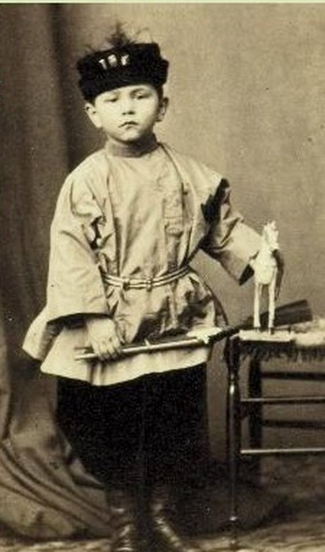 Княз Александър фон Батенберг като малък.
Снимки: Фондация “Хайлигенберг Югенхайм”