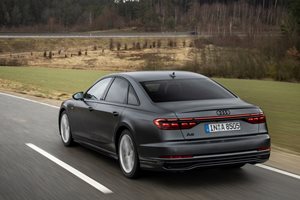 В Audi A8 от няколко години се използва подобно електромеханично окачване.