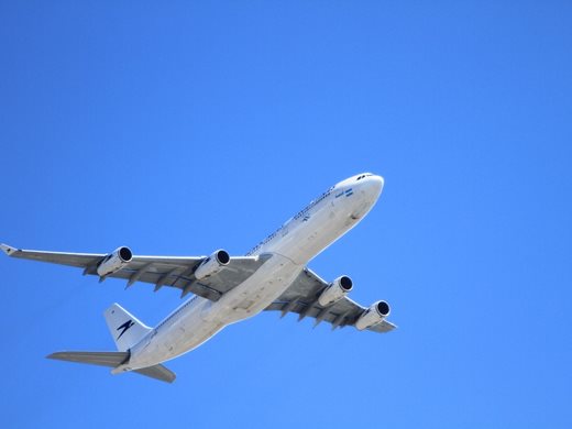 Учени: Самолетите ще излитат по-трудно заради глобалното затопляне