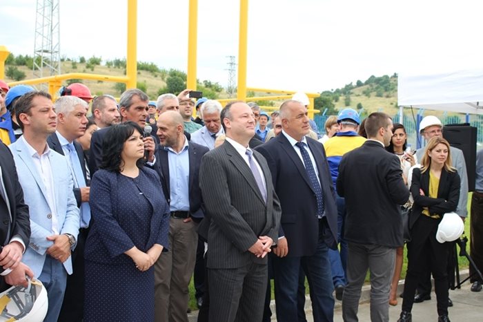 На 13 юни премиерът Борисов, вицепремиерът Томислав Дончев и министърът на енергетиката Теменужка Петкова откриха модернизираната компресорна станция Петрич. Така стават възможни доставки на природен газ от Гърция в двете посоки.