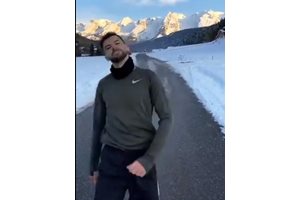 Григор тренира в планината и се радва на снега
(Видео)