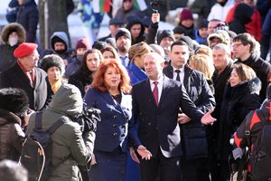 Румен Радев и Илияна Йотова на път за официалната церемония по встъпването в длъжност за втория президентски мандат.