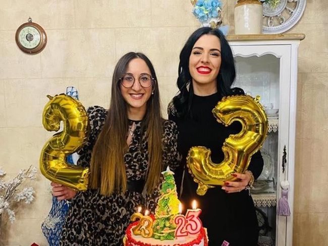 Катерина (вляво) и Мелиса празнуват 23-ия си рожден ден