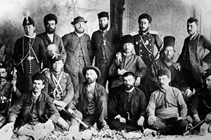 Комитетът по  Съединението през 1885 г.  Захари Стоянов е седнал в средата на  първия ред.