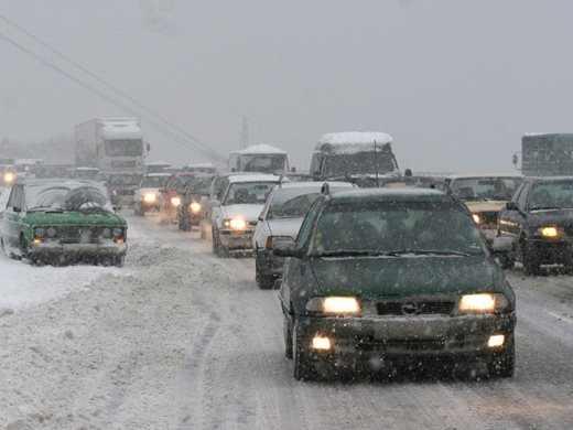 Спират ремонтите по “Тракия” за Коледа, на “Хемус” оправят само виадуктите