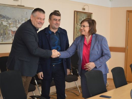 Министър Корнелия Нинова: Търговските вериги трябва да предлагат повече български стоки