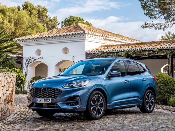 Кросоувъри като този Ford Kuga, но с бензинов двигател, са предпочитани от германците.